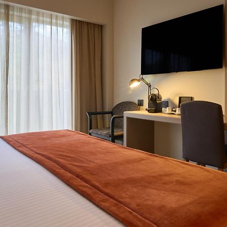 Hotel Versatile กัวร์ดา ภายนอก รูปภาพ