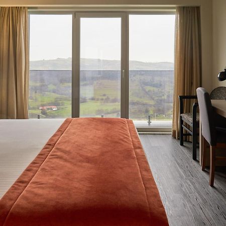 Hotel Versatile กัวร์ดา ภายนอก รูปภาพ