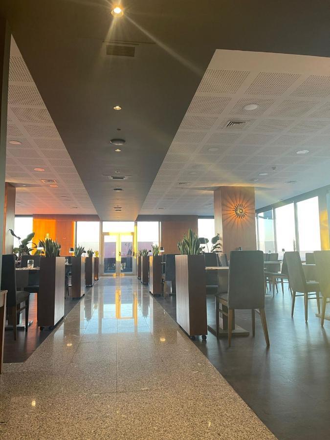 Hotel Versatile กัวร์ดา ภายนอก รูปภาพ