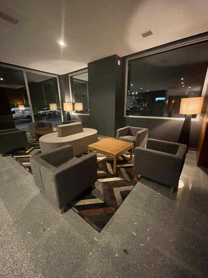 Hotel Versatile กัวร์ดา ภายนอก รูปภาพ