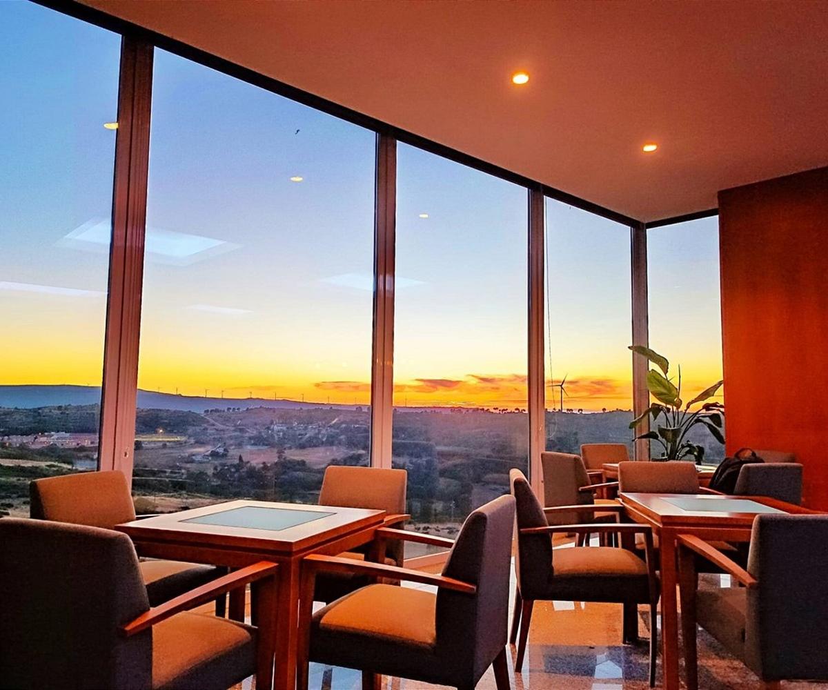 Hotel Versatile กัวร์ดา ภายนอก รูปภาพ