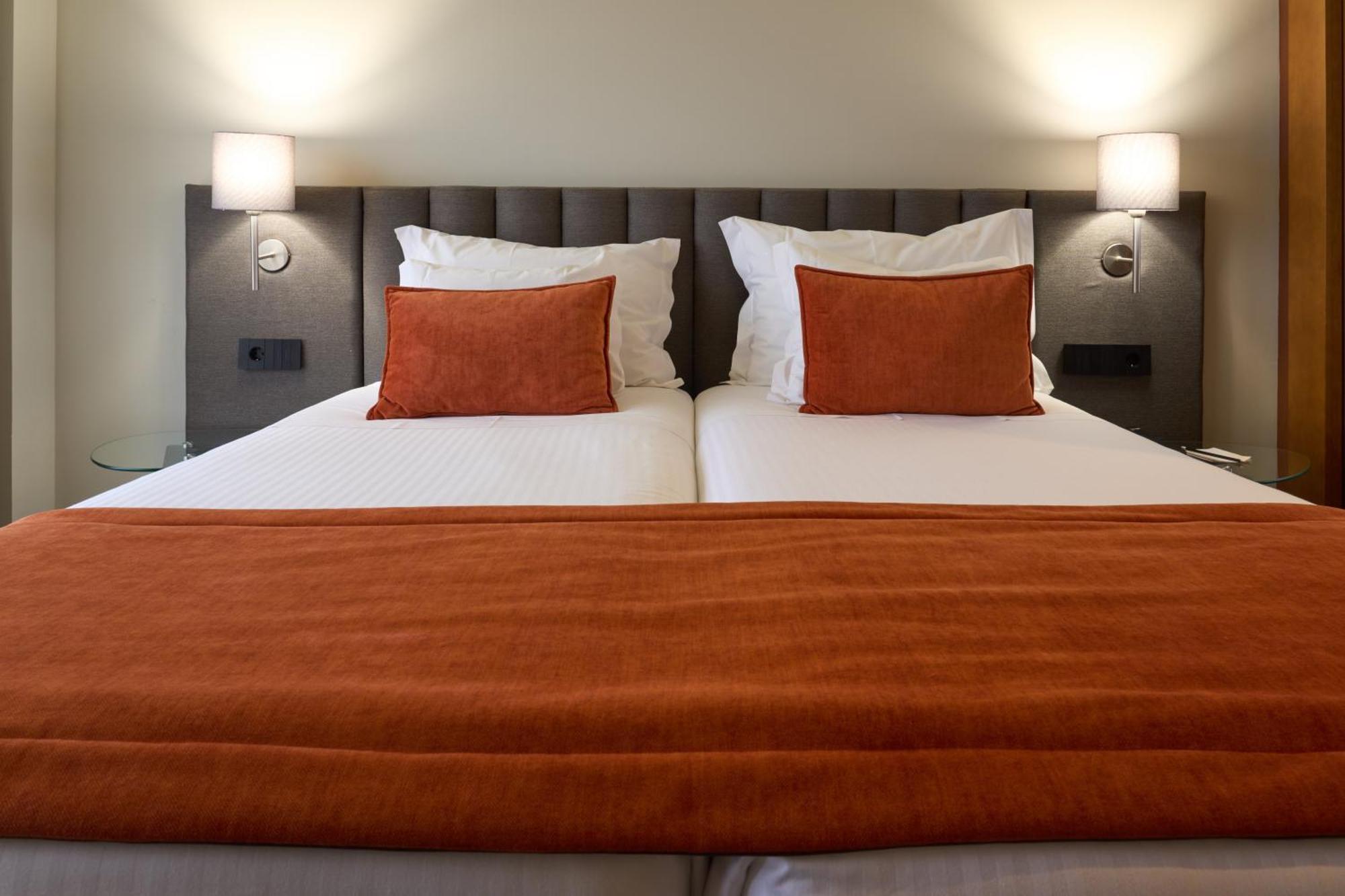 Hotel Versatile กัวร์ดา ภายนอก รูปภาพ