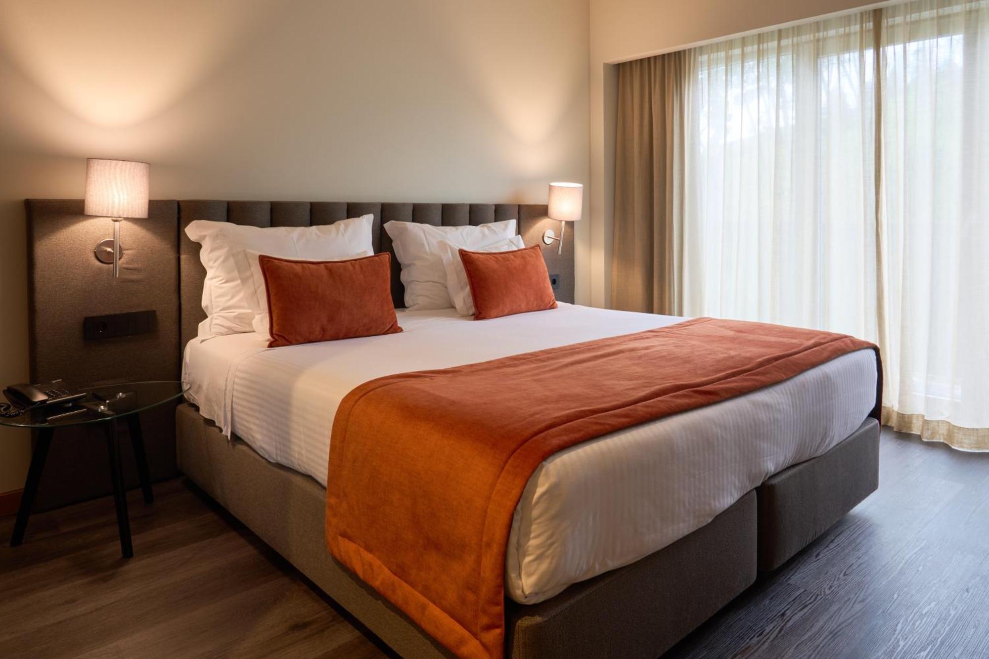 Hotel Versatile กัวร์ดา ภายนอก รูปภาพ