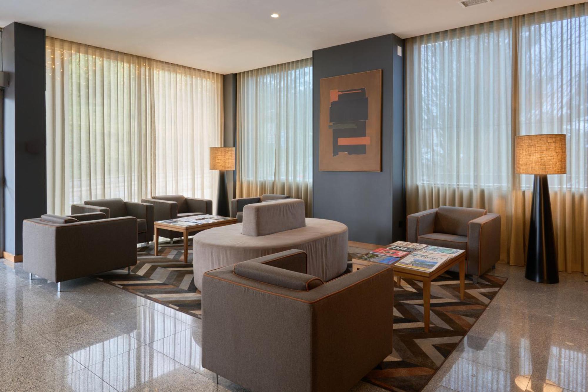 Hotel Versatile กัวร์ดา ภายนอก รูปภาพ