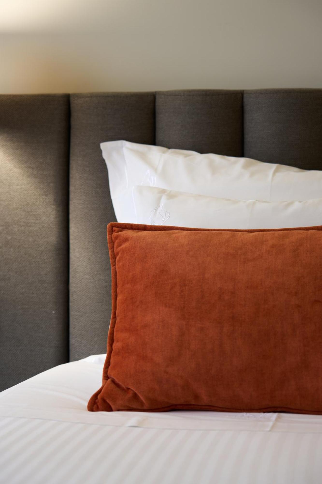 Hotel Versatile กัวร์ดา ภายนอก รูปภาพ