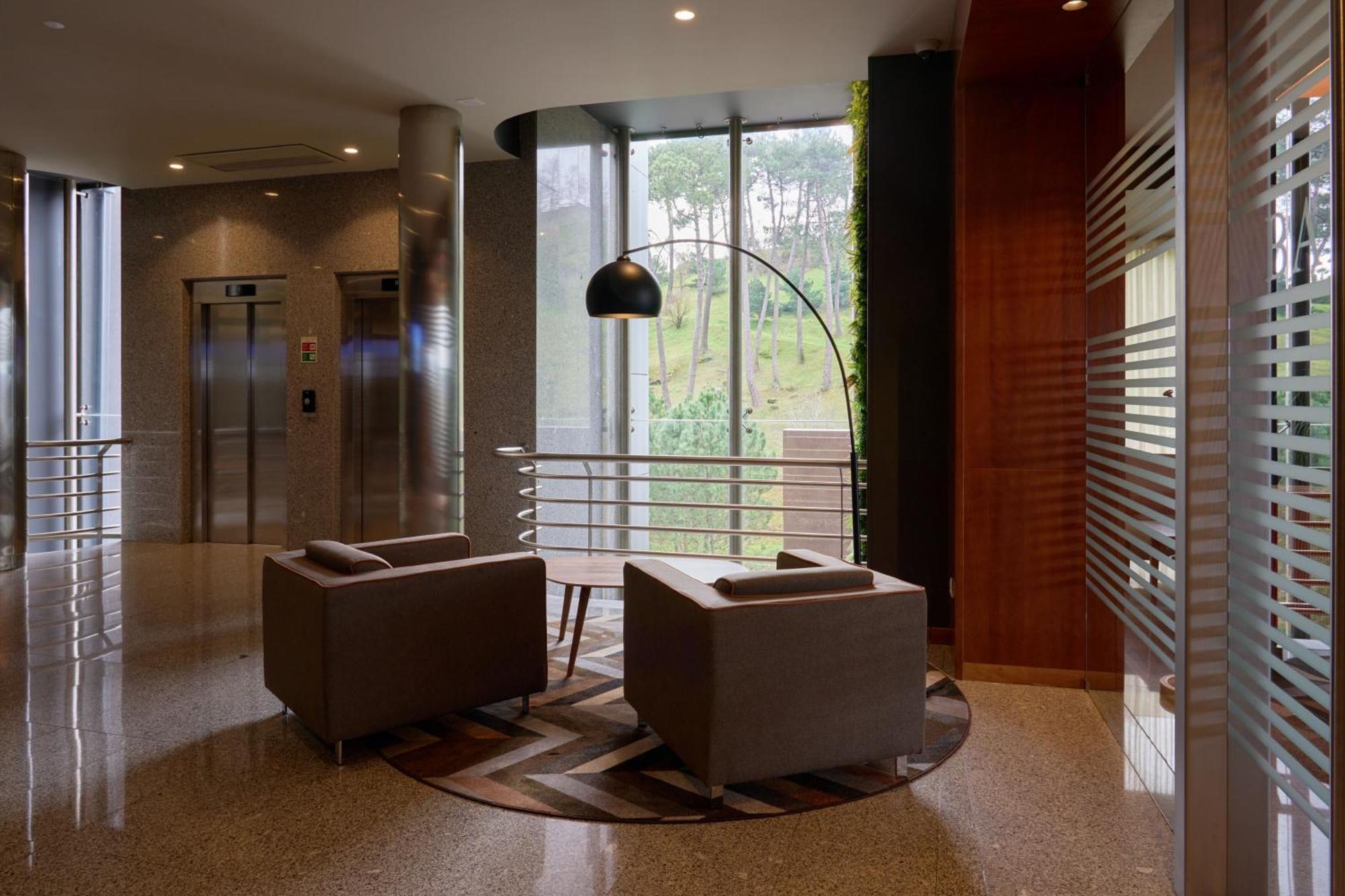 Hotel Versatile กัวร์ดา ภายนอก รูปภาพ