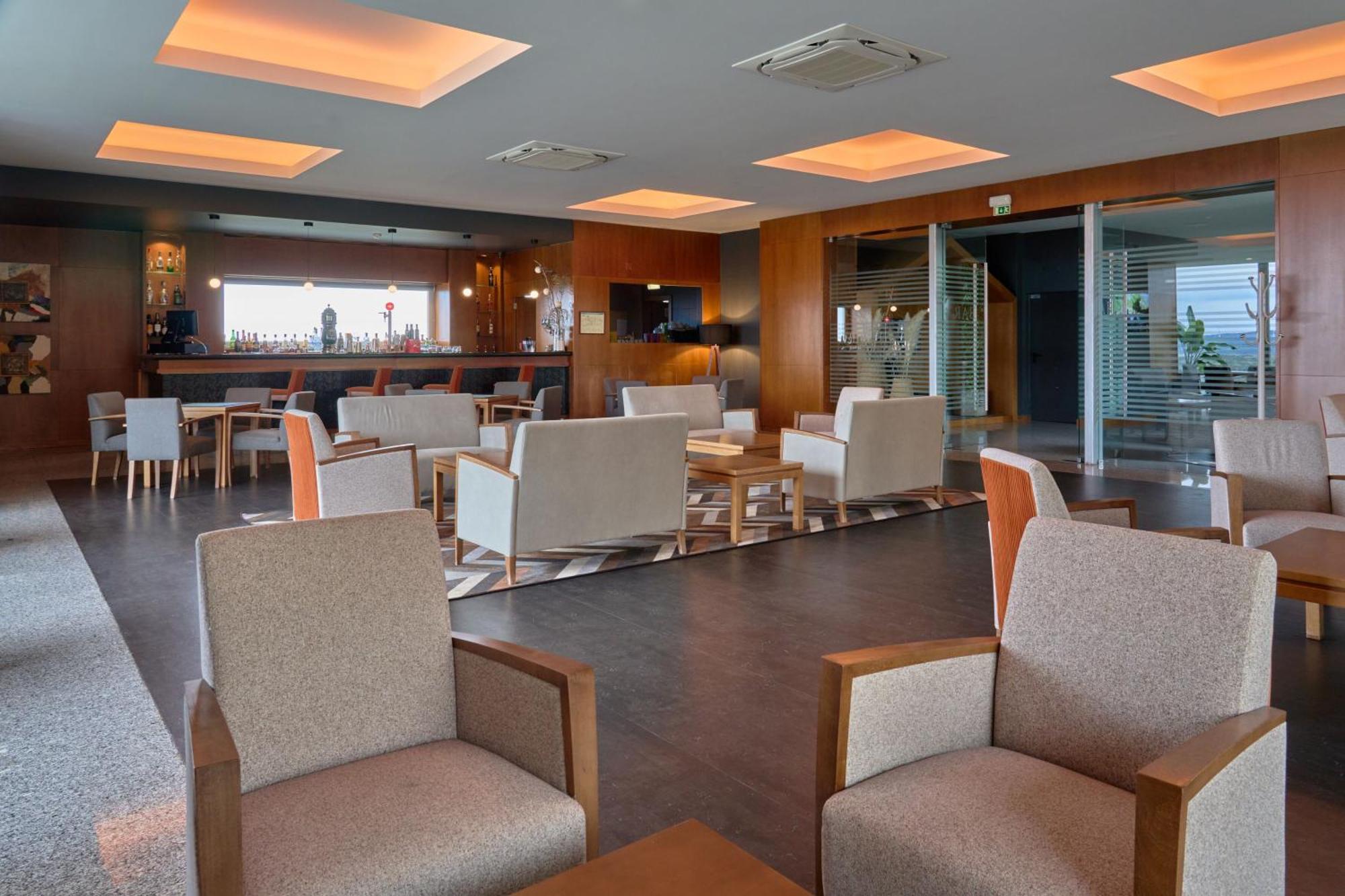 Hotel Versatile กัวร์ดา ภายนอก รูปภาพ