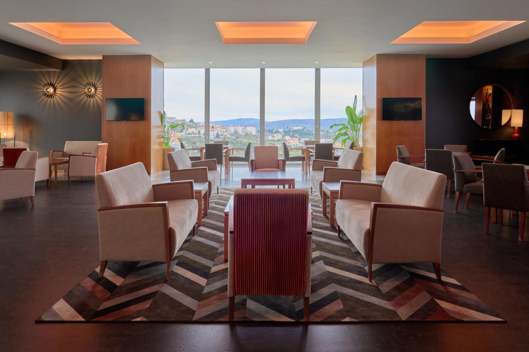 Hotel Versatile กัวร์ดา ภายนอก รูปภาพ