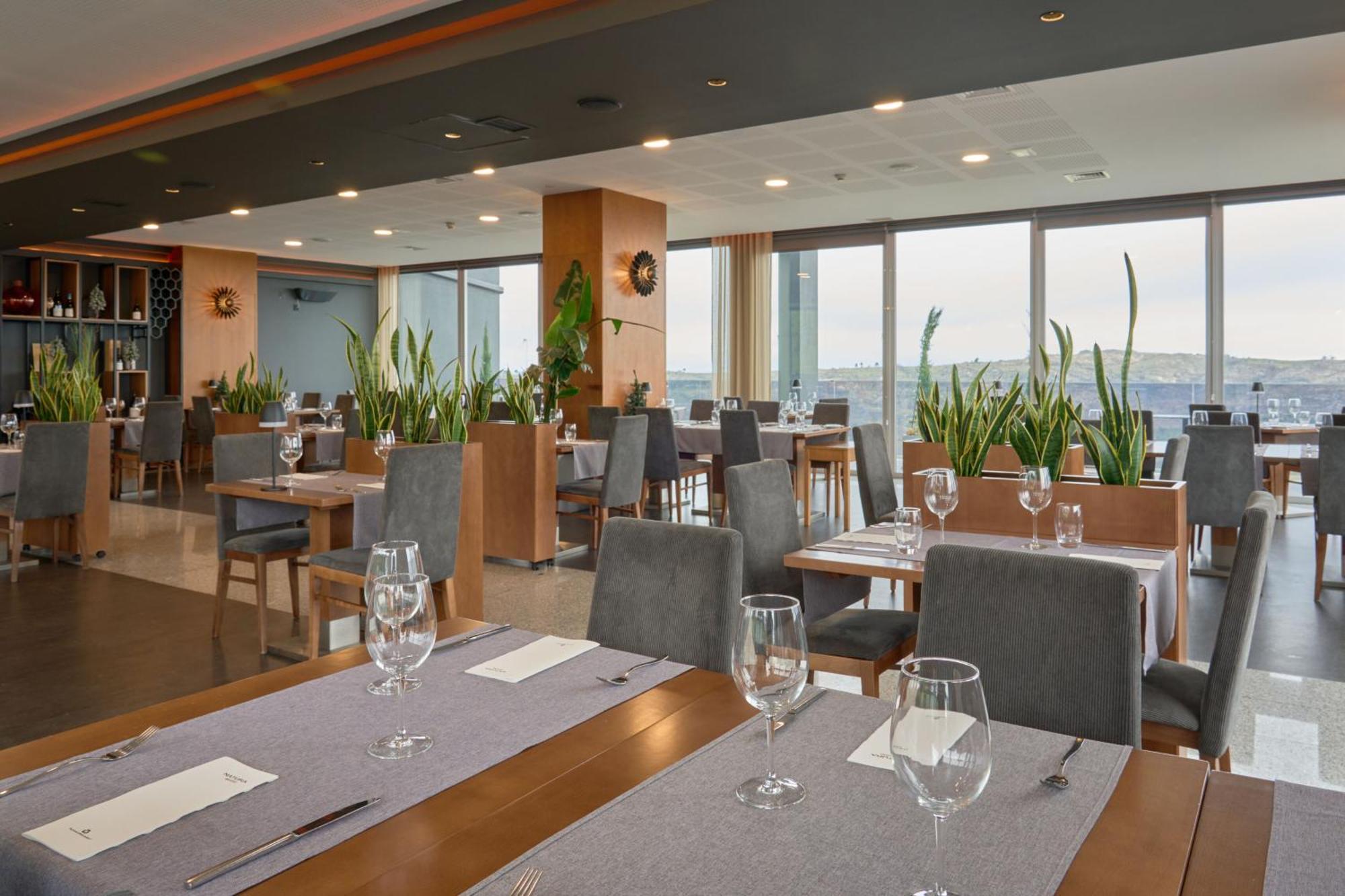 Hotel Versatile กัวร์ดา ภายนอก รูปภาพ