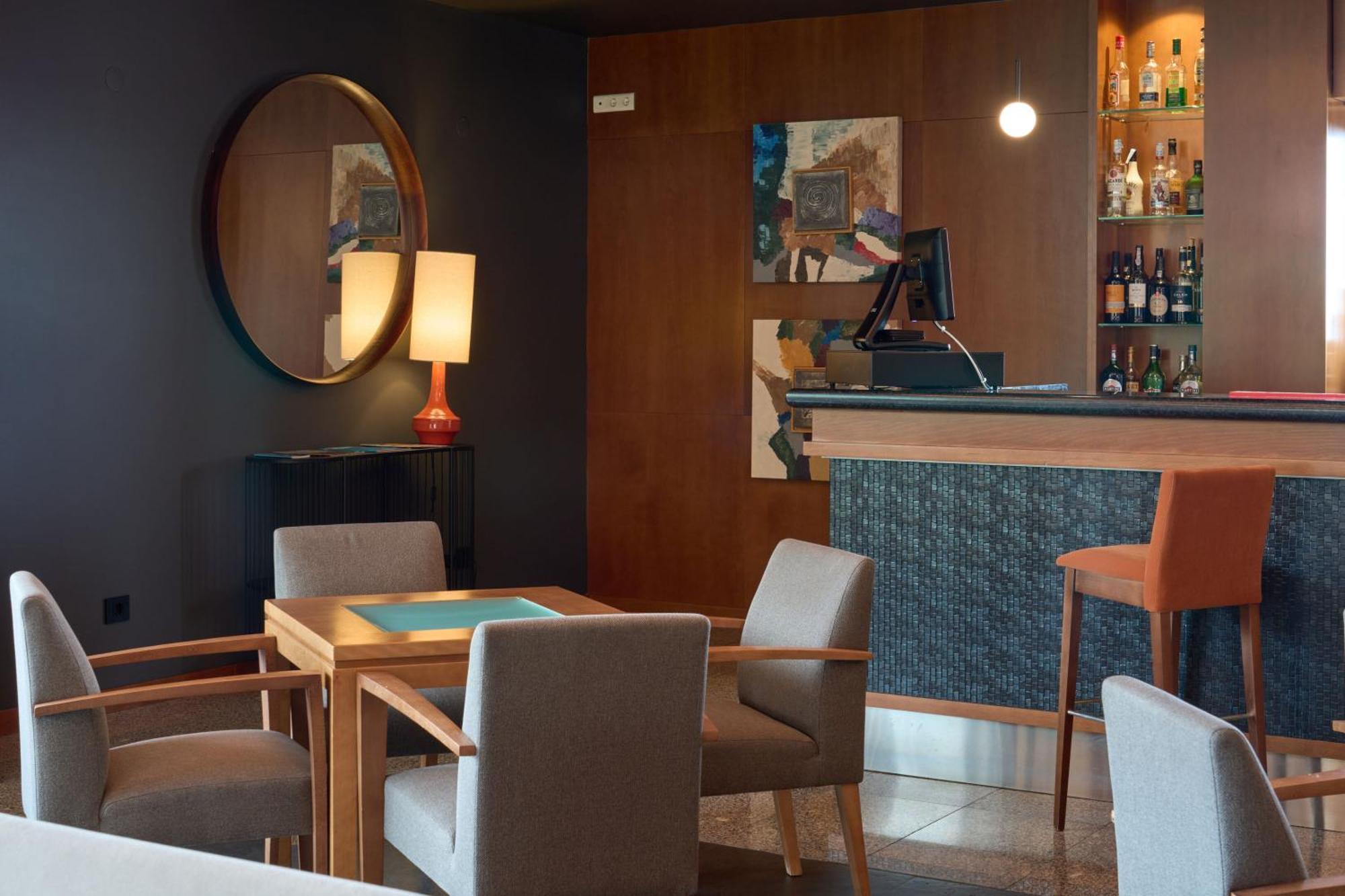 Hotel Versatile กัวร์ดา ภายนอก รูปภาพ
