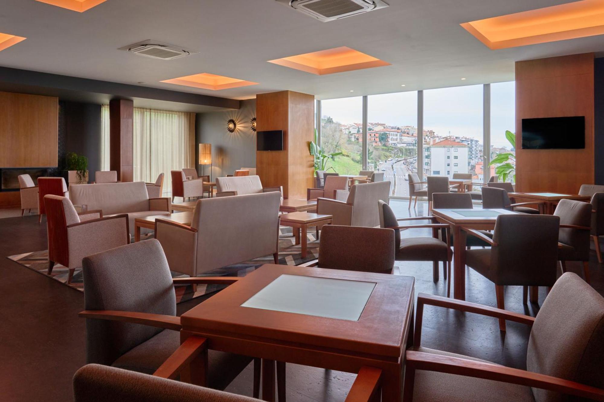 Hotel Versatile กัวร์ดา ภายนอก รูปภาพ