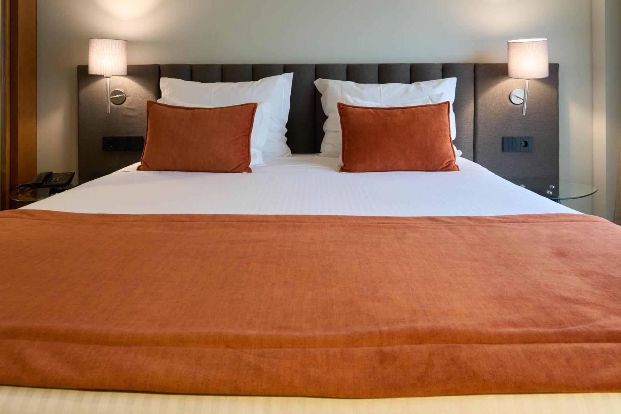 Hotel Versatile กัวร์ดา ภายนอก รูปภาพ