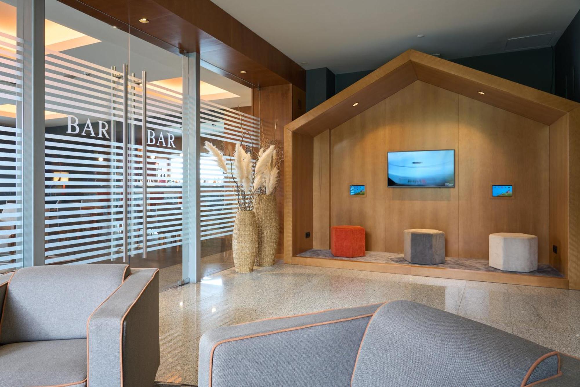 Hotel Versatile กัวร์ดา ภายนอก รูปภาพ