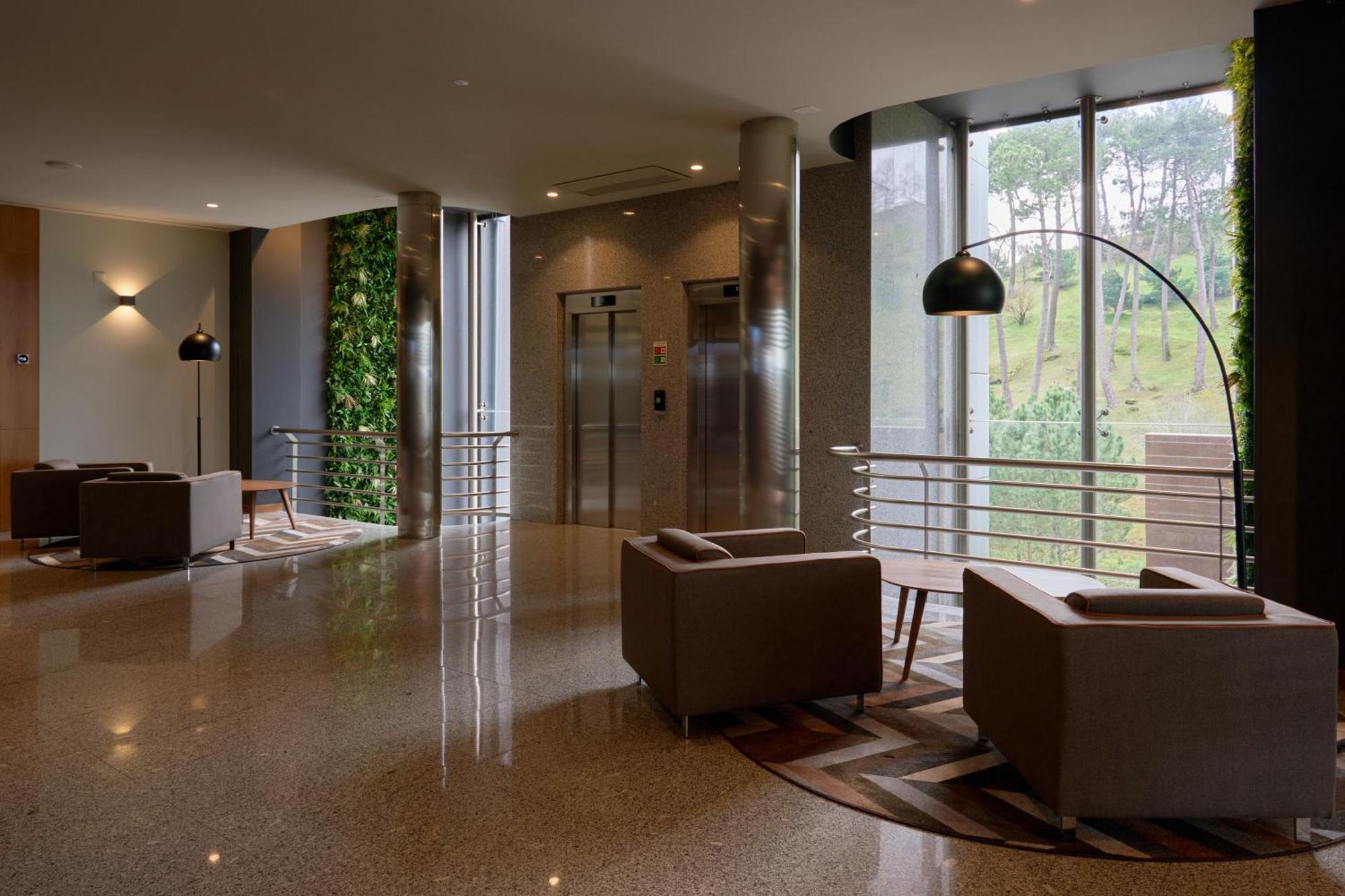 Hotel Versatile กัวร์ดา ภายนอก รูปภาพ